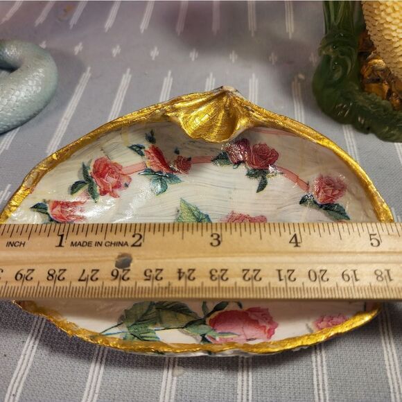 DECOUPAGE
CLAM SHELL DECOUPAGE PINK ROSES ON A CLAM SHELL TRINKET DISH - Picture 8 of 10